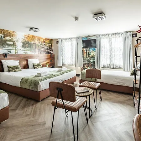 מלון Historic Centre 2*